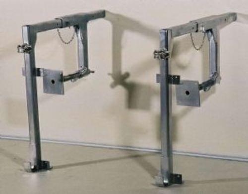 CONSTRUCTION CHUTE-PARAPET OUTRIGGER