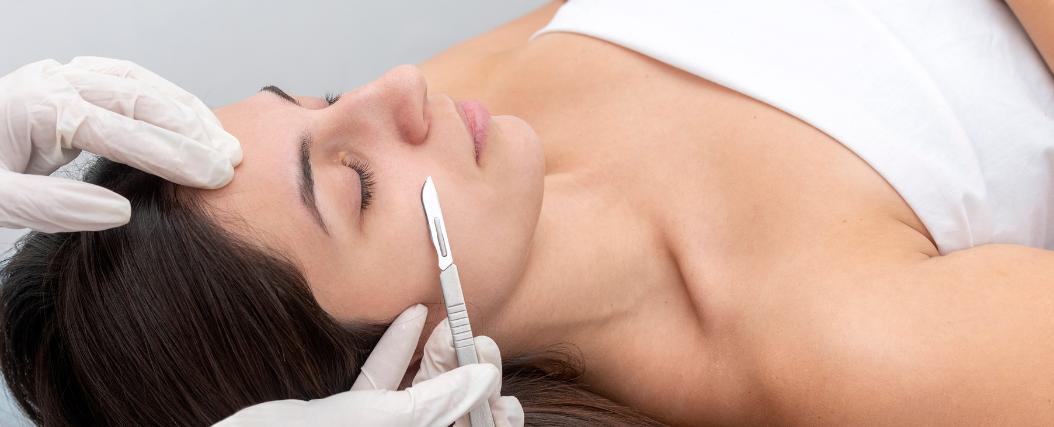 Dermaplaning scalpel blades in different sizes