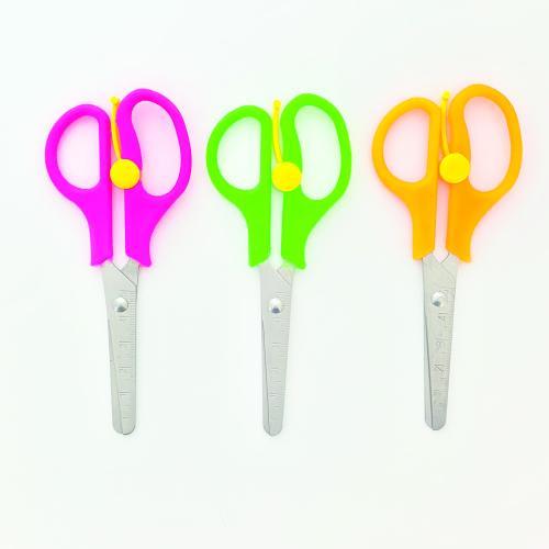 5-1/4" blunt scissors w/spring