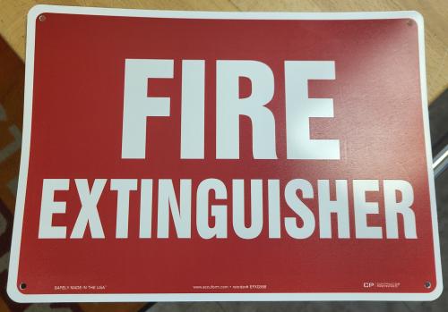 SIGN: FIRE EXTINGUISHER RED BACKGROUND 7