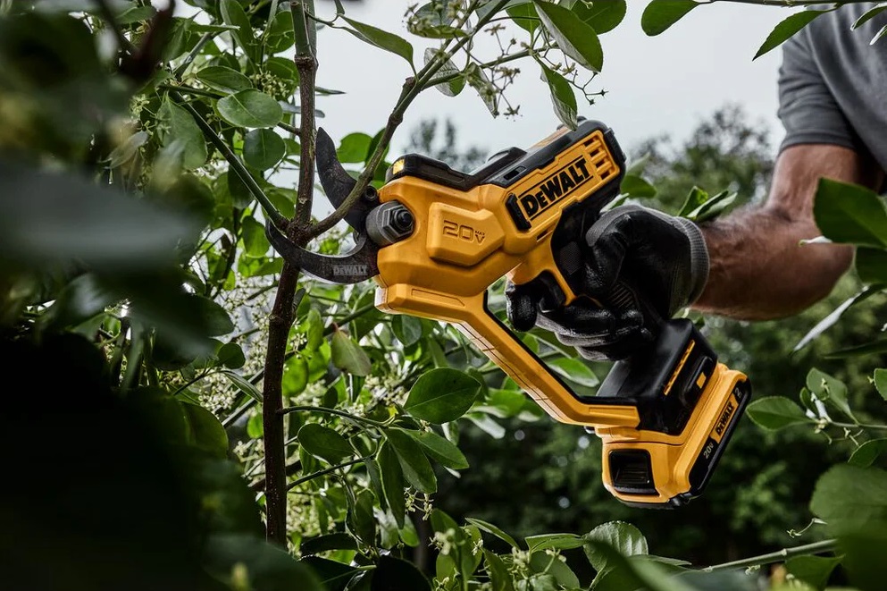 DeWalt Cordless Pruner
