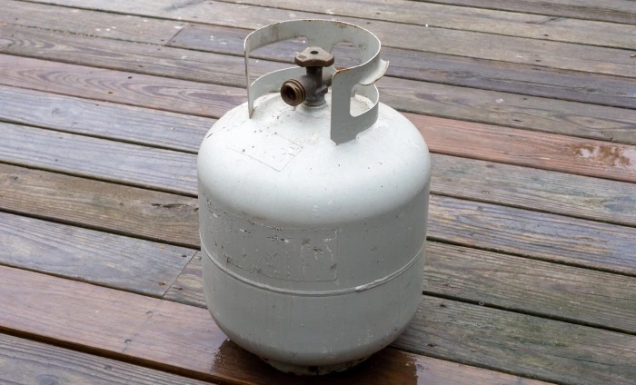 a 20 lb propane tank