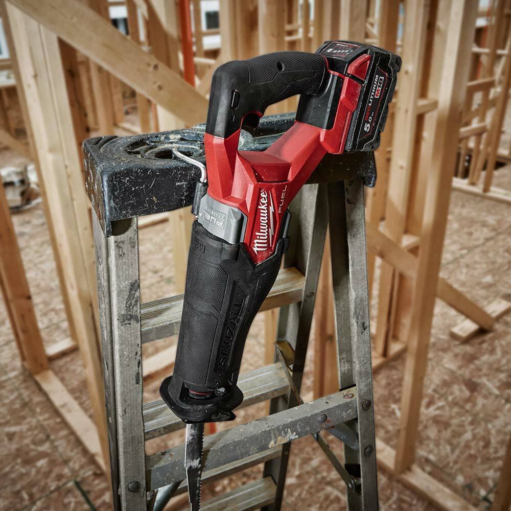 Milwaukee cordless recipricating saw