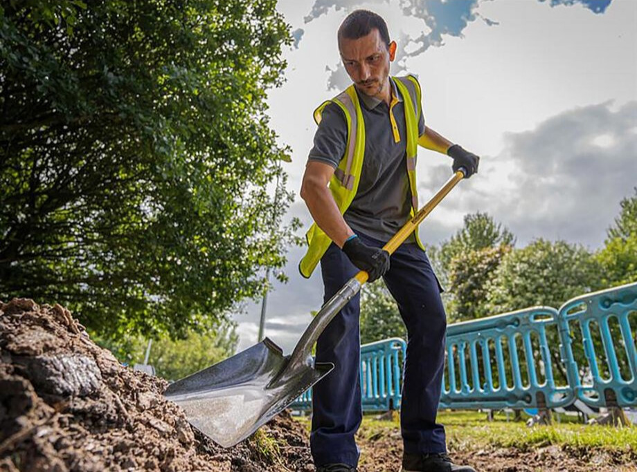 Razor-Back square point transfer shovel