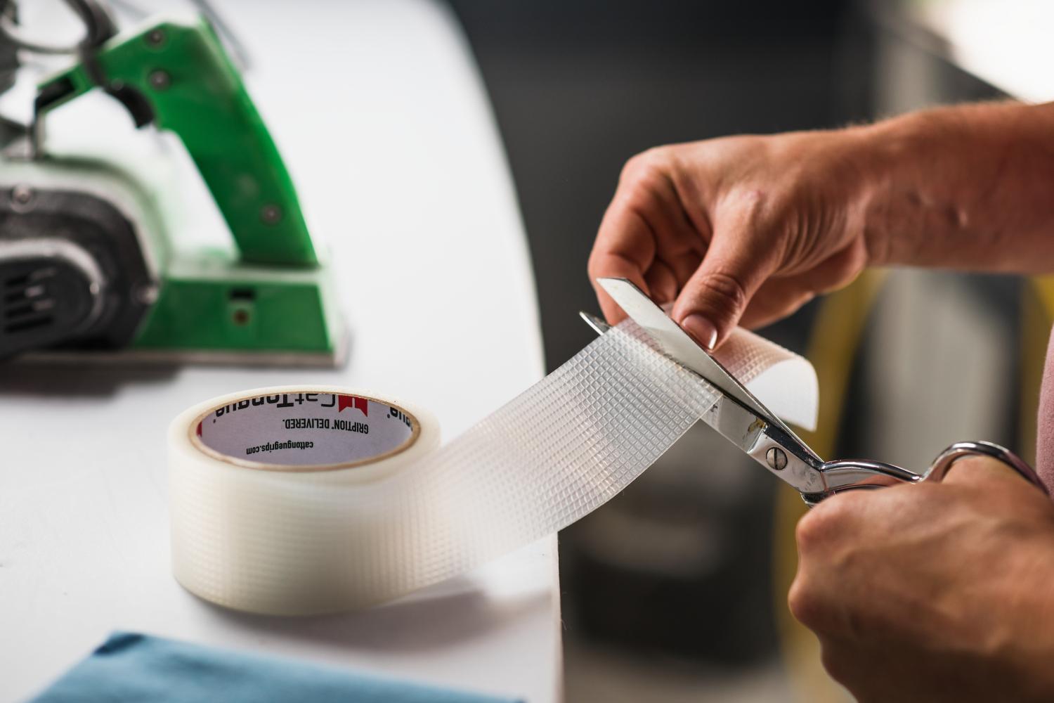 cattongue_grip_clear_multi_purpose_roll_in_use_3