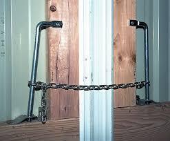 COMBO DOOR SNUGGER CENTER LATCH #191550 WITH 17" CHAIN