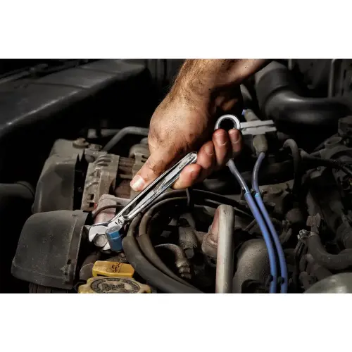 15 mm Metric Ratcheting Combination Wrench IN use Alt #1