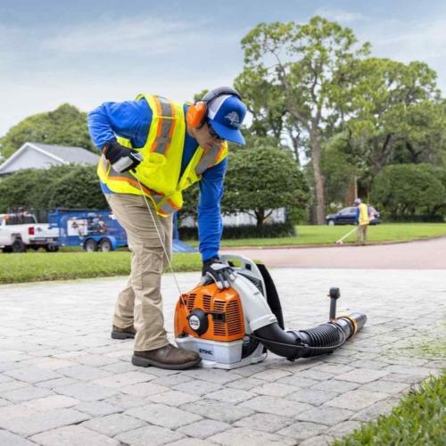 BR 450 Backpack Blower 63.3cc Engine 28 Newtons Blowing Force Alt #2