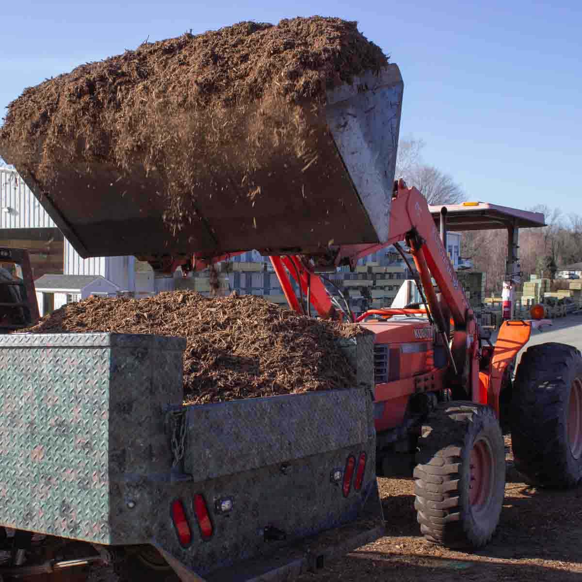 1 Cubic Yard Brown Loose Bulk Mulch Alt #2