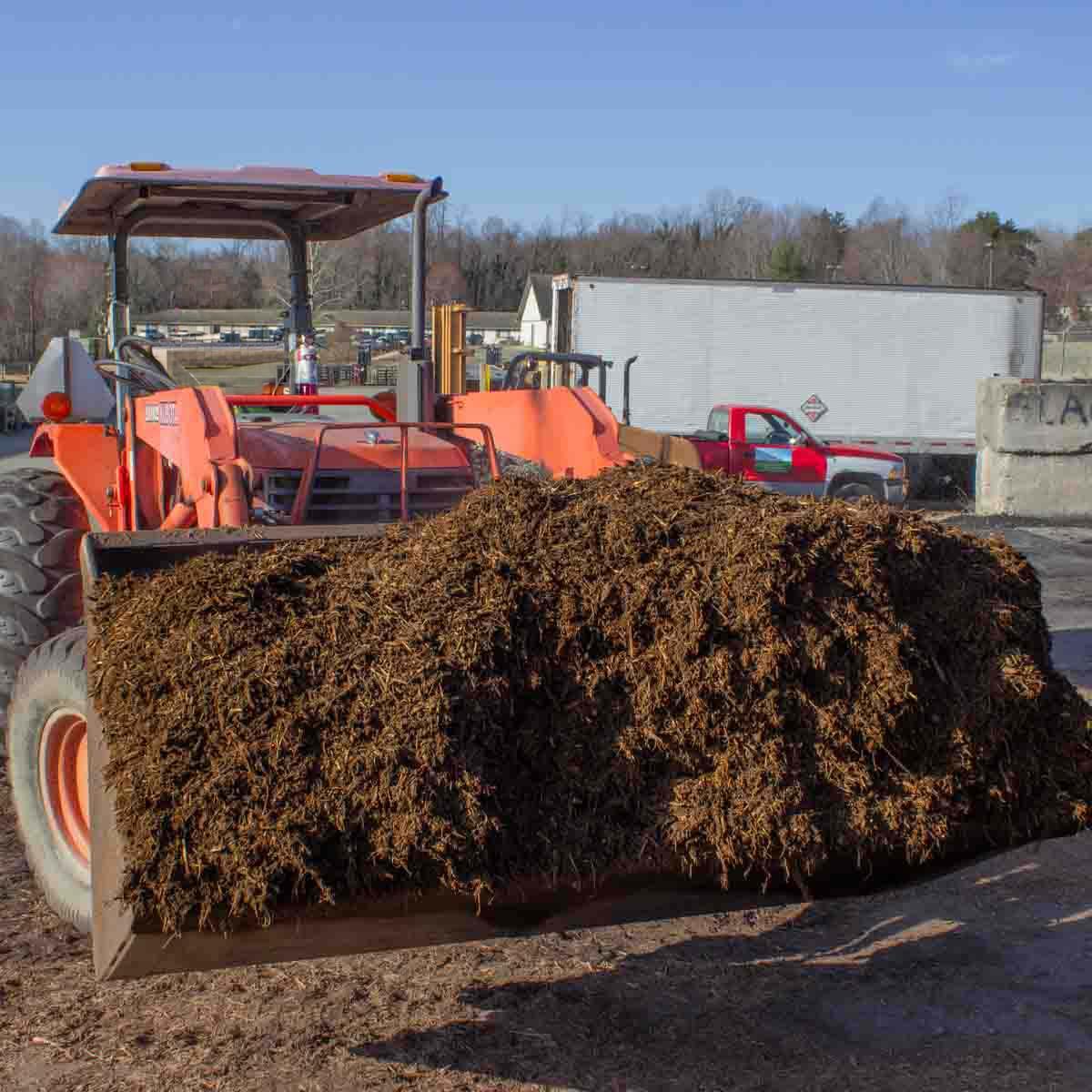 1 Cubic Yard Brown Loose Bulk Mulch Alt #1