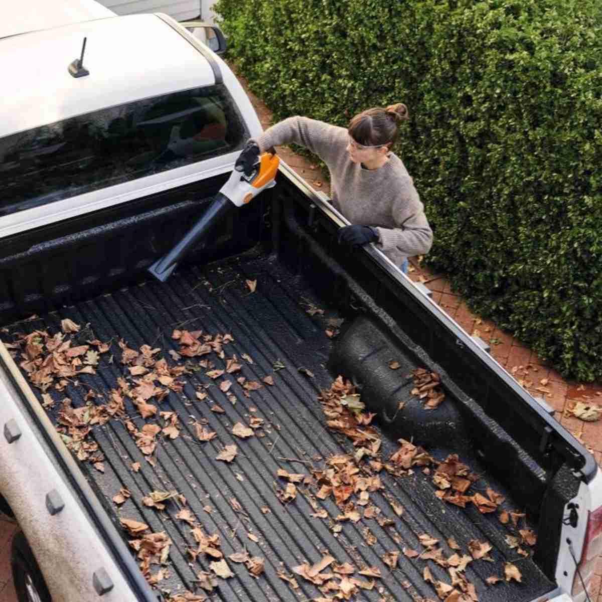 BGA 30 10.8V AS2 Battery Blower Set with 2 Batteries and Charger Alt #1