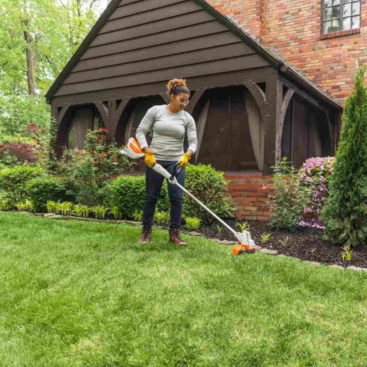 FSA 57 Cordless Trimmer Set with AK 10 Battery and AL 101 Charger Alt #1