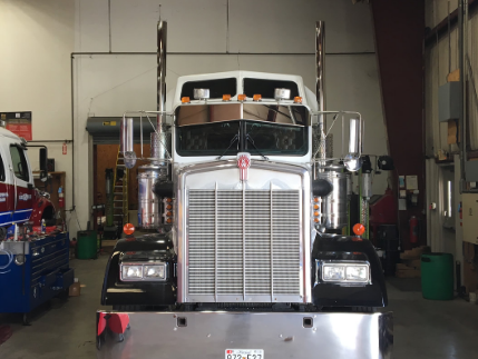 KENWORTH FLAT TO GLASS REVERSE BOWTIE VISOR