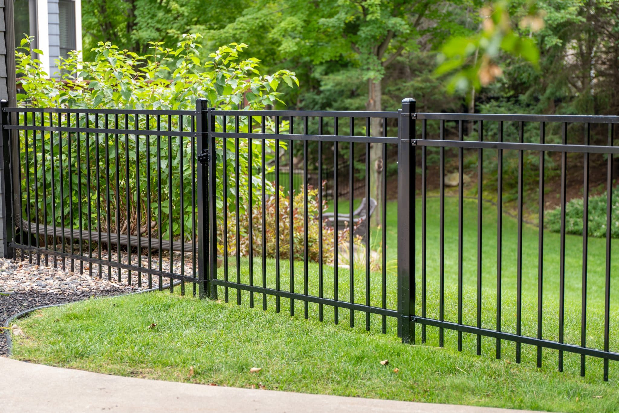 5 Reasons ColorMax Steel Fencing Outperforms Traditional Materials in Extreme Weather