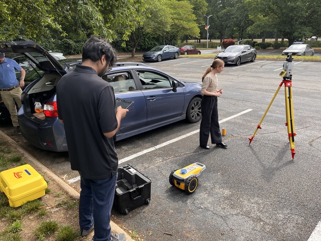 RPG operator running HP SitePrint from a tablet beside the robot and total station