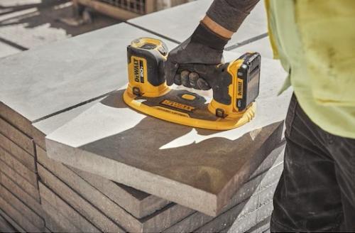 DCE592B in use with square block