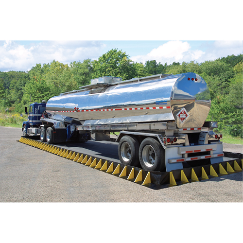 Stinger Snap-Up Berm™, 5610 US gal. Spill Capacity, 15' L x 50' W x 12" H - Spill Berms - SAF811