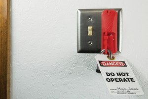 STOPOUT® Universal Blockout Wall Switch Cover