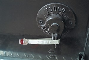 111028